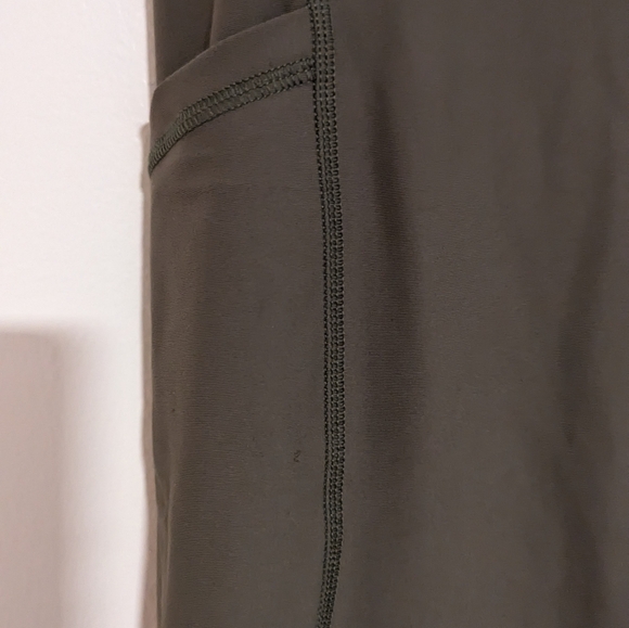 Old Navy NWOT High Waist Powersoft Cropped leggings, size XL - Picture 8 of 9